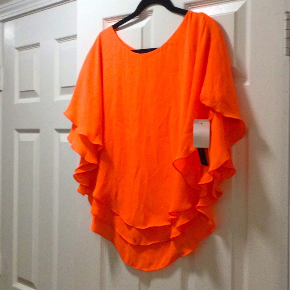 Tahari free flowing blouse